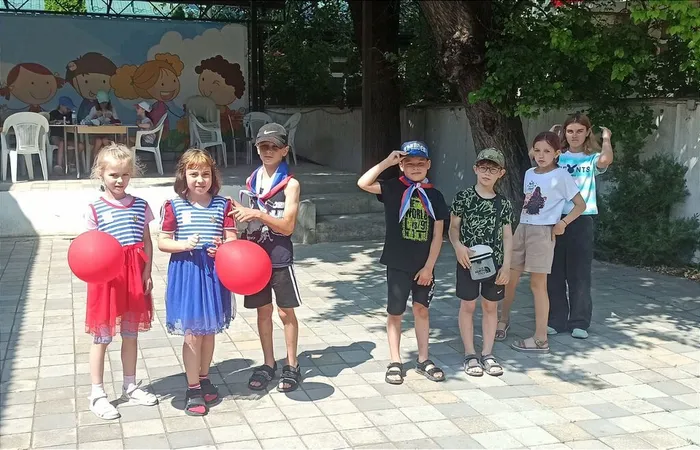 photo_5352645169675106215_y
